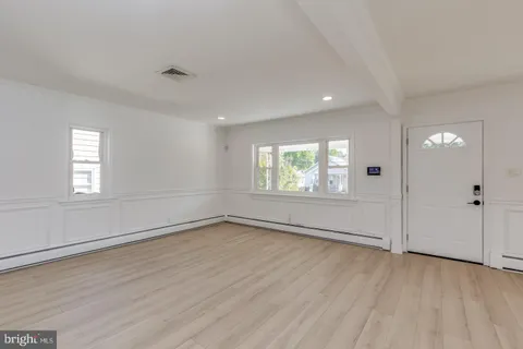 $300,000 | 313 East Washington Avenue, Magnolia, NJ 08049