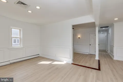 $300,000 | 313 East Washington Avenue, Magnolia, NJ 08049