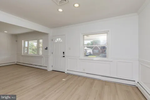 $300,000 | 313 East Washington Avenue, Magnolia, NJ 08049