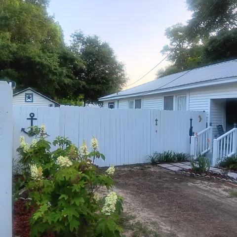 $213,000 | 72 Park Avenue, DeFuniak Springs, FL 32435