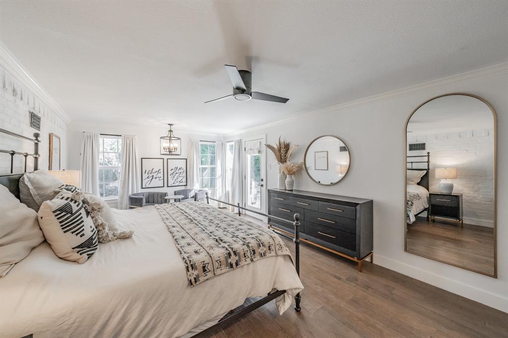 322 Canyon Ridge Drive Richardson, TX 75080 - Photo 17 of 33 a bedroom with a bed a mirror and a table