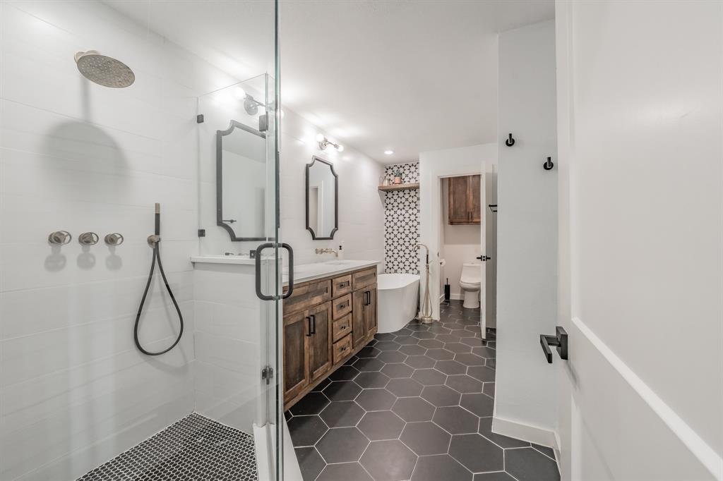 322 Canyon Ridge Drive Richardson, TX 75080 - Photo 21 of 33 a spacious bathroom with a shower and a sink