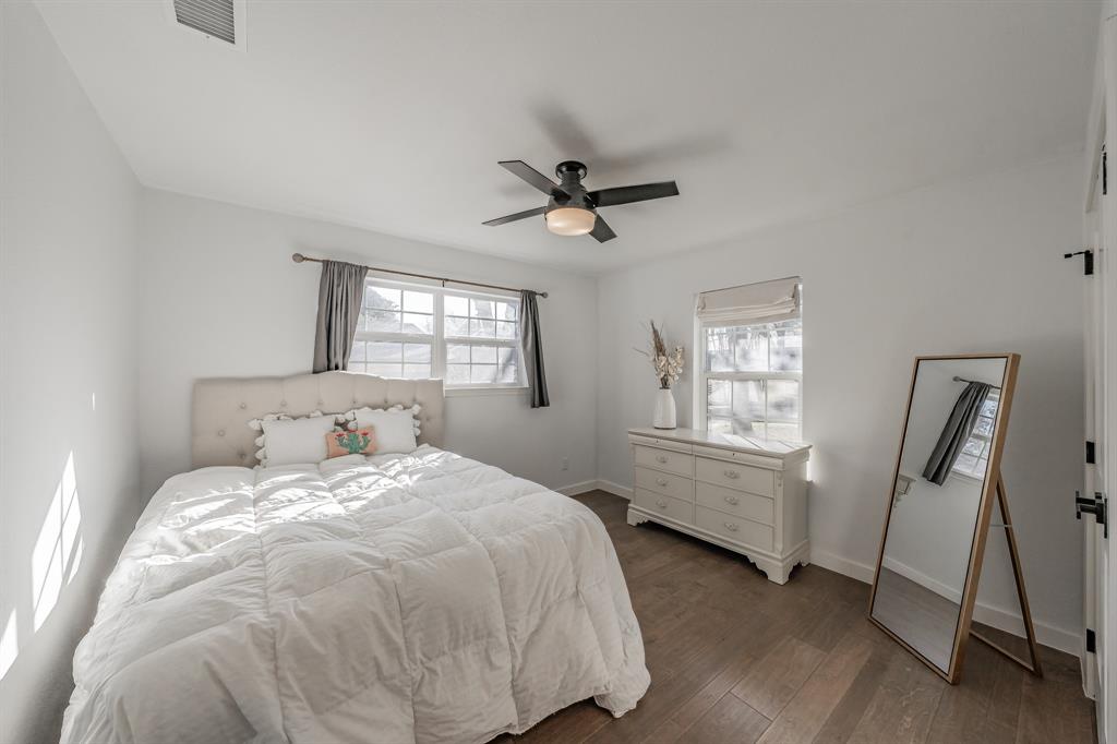 322 Canyon Ridge Drive Richardson, TX 75080 - Photo 22 of 33 a bedroom with a bed and a window