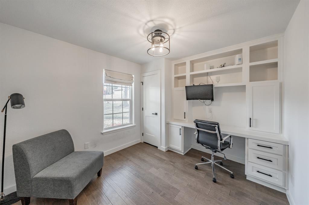 322 Canyon Ridge Drive Richardson, TX 75080 - Photo 29 of 33 a view of livingroom with workspace and a couch