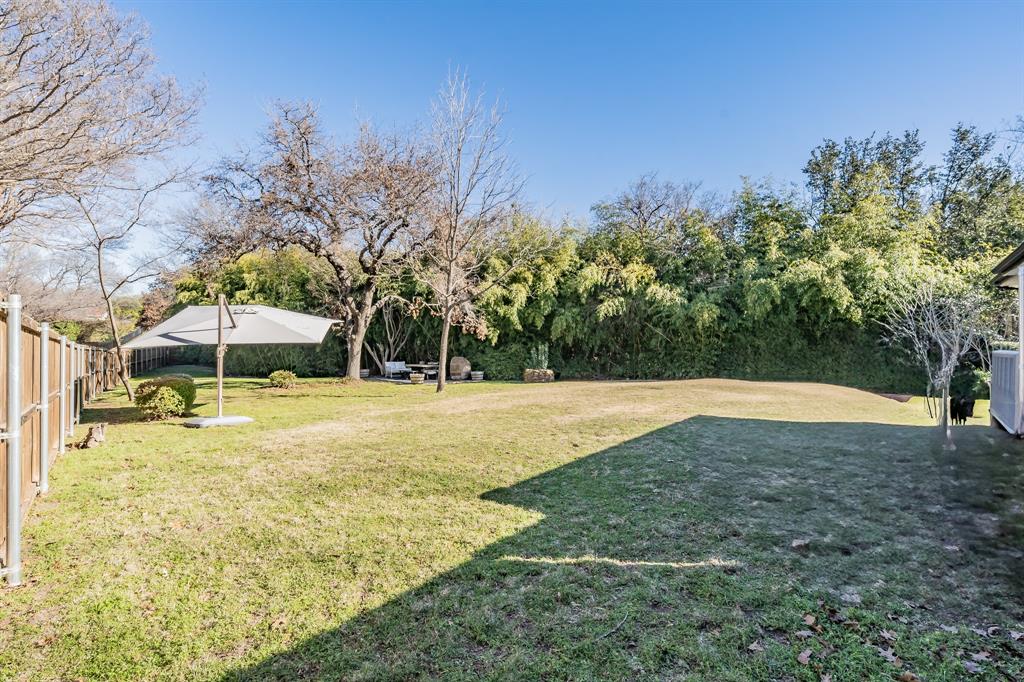 322 Canyon Ridge Drive Richardson, TX 75080 - Photo 32 of 33 a view of a yard with a house