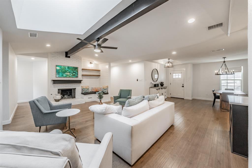 322 Canyon Ridge Drive Richardson, TX 75080 - Photo 9 of 33 a living room with furniture