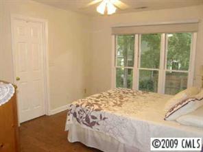 607 Queens Road, Unit E Charlotte, NC 28207 - Photo 5 of 8 a bedroom with a bed and a window
