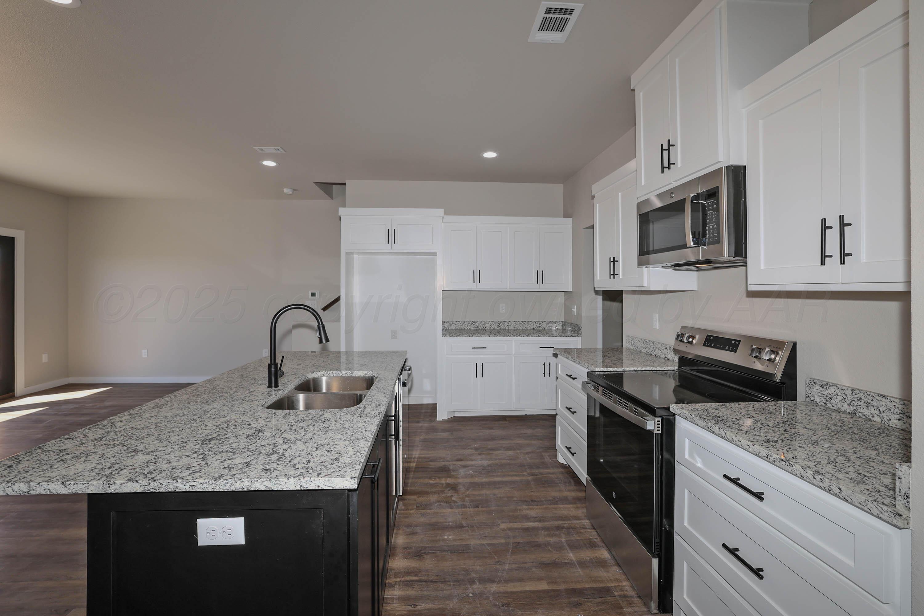 4010 Clive Avenue Amarillo, TX 79118 - Photo 19 of 41 20-Number 1-Kitchen