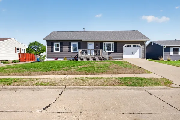 $219,900 | 602 14th Place, Camanche, IA 52730