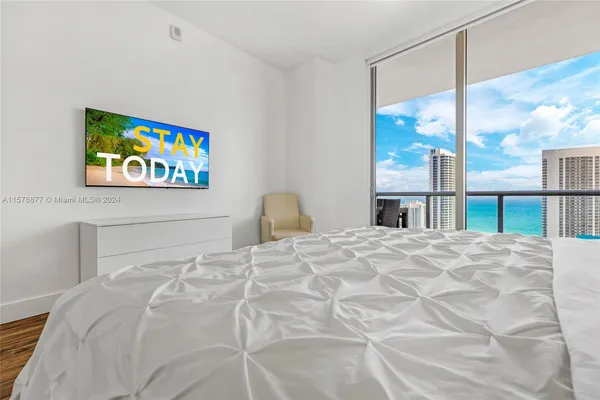 $7,000 | 2600 East Hallandale Beach Boulevard, Unit T3302, Hallandale Beach, FL 33009