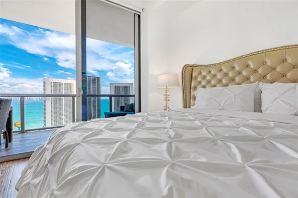 $7,000 | 2600 East Hallandale Beach Boulevard, Unit T3302, Hallandale Beach, FL 33009
