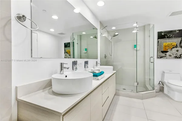 $7,000 | 2600 East Hallandale Beach Boulevard, Unit T3302, Hallandale Beach, FL 33009