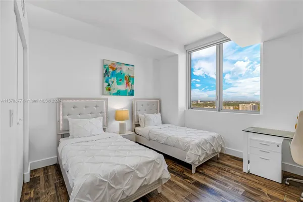 $7,000 | 2600 East Hallandale Beach Boulevard, Unit T3302, Hallandale Beach, FL 33009