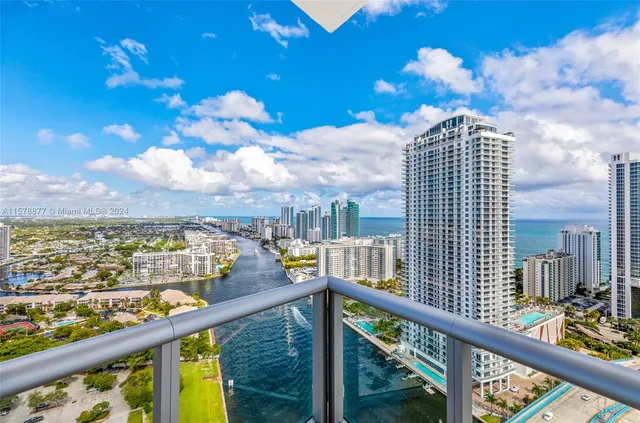 $7,000 | 2600 East Hallandale Beach Boulevard, Unit T3302, Hallandale Beach, FL 33009