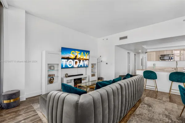 $7,000 | 2600 East Hallandale Beach Boulevard, Unit T3302, Hallandale Beach, FL 33009