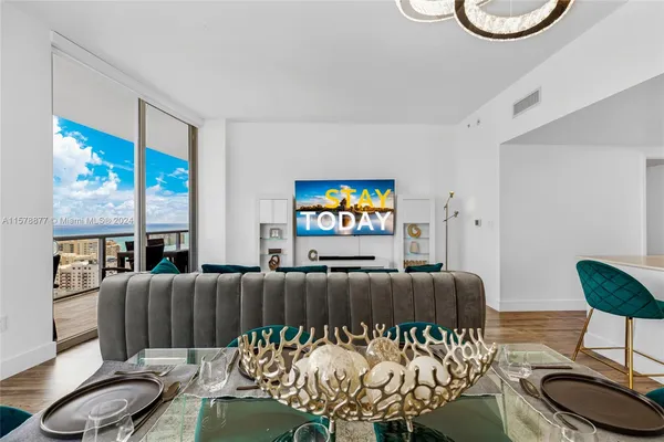 $7,000 | 2600 East Hallandale Beach Boulevard, Unit T3302, Hallandale Beach, FL 33009