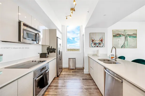 $7,000 | 2600 East Hallandale Beach Boulevard, Unit T3302, Hallandale Beach, FL 33009