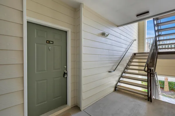 $1,735 | 1300 Park W Boulevard, Unit 706, Mount Pleasant, SC 29466