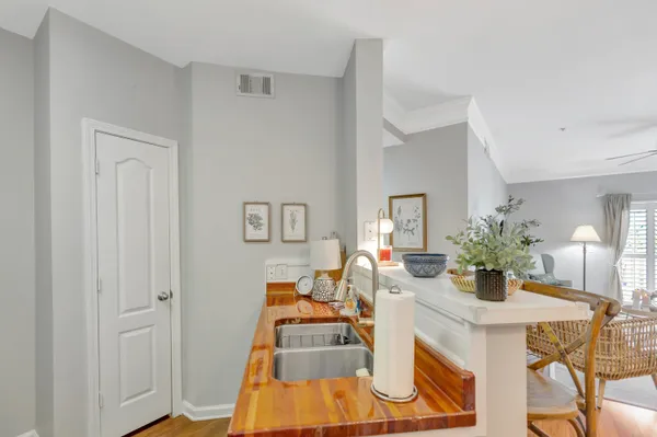 $1,735 | 1300 Park W Boulevard, Unit 706, Mount Pleasant, SC 29466