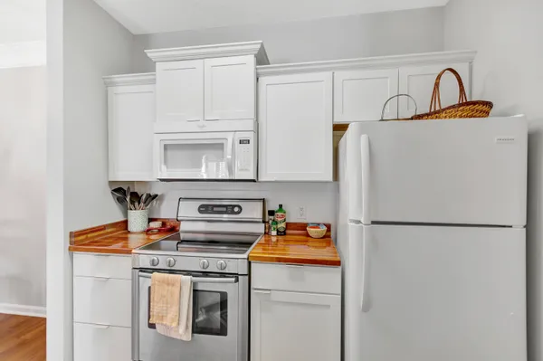 $1,735 | 1300 Park W Boulevard, Unit 706, Mount Pleasant, SC 29466