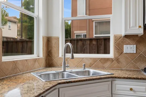 $1,100,000 | 423 Toscana Way, Hayward, CA 94545