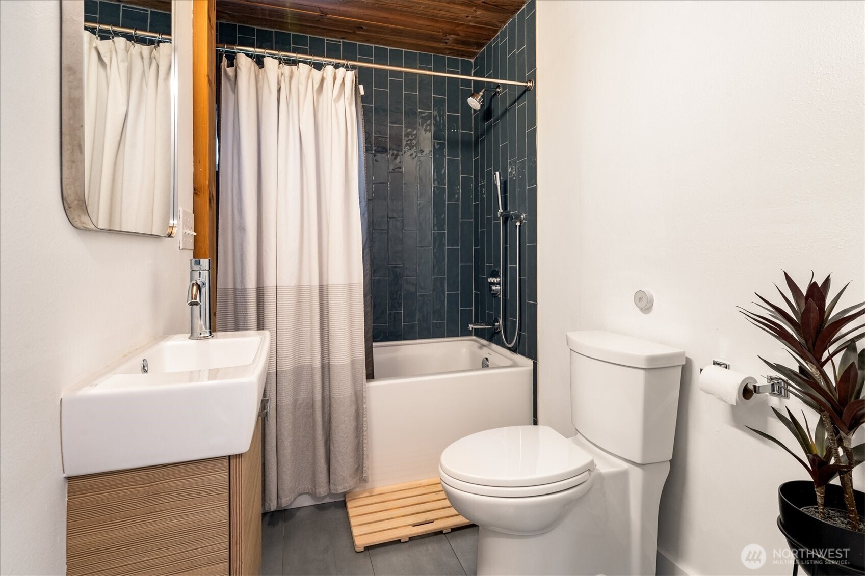 15919 19th Avenue Southwest Burien, WA 98166 - Photo 11 of 29