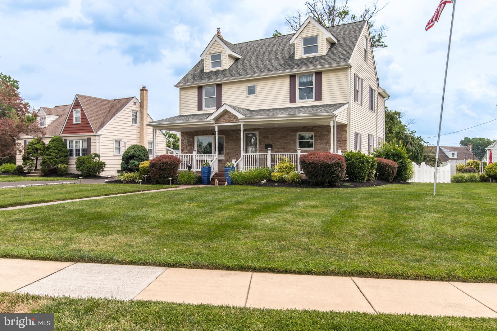 518 Stewart Road Hatboro, PA 19040 - Photo 5 of 103 Large Front Yard