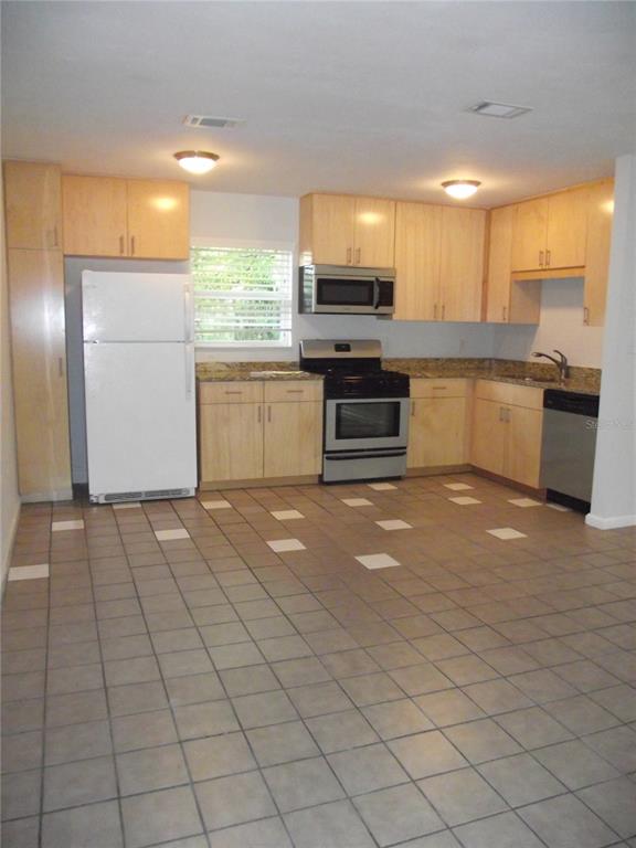 413 Northwest 35th Terrace Gainesville, FL 32607 - Photo 5 of 17