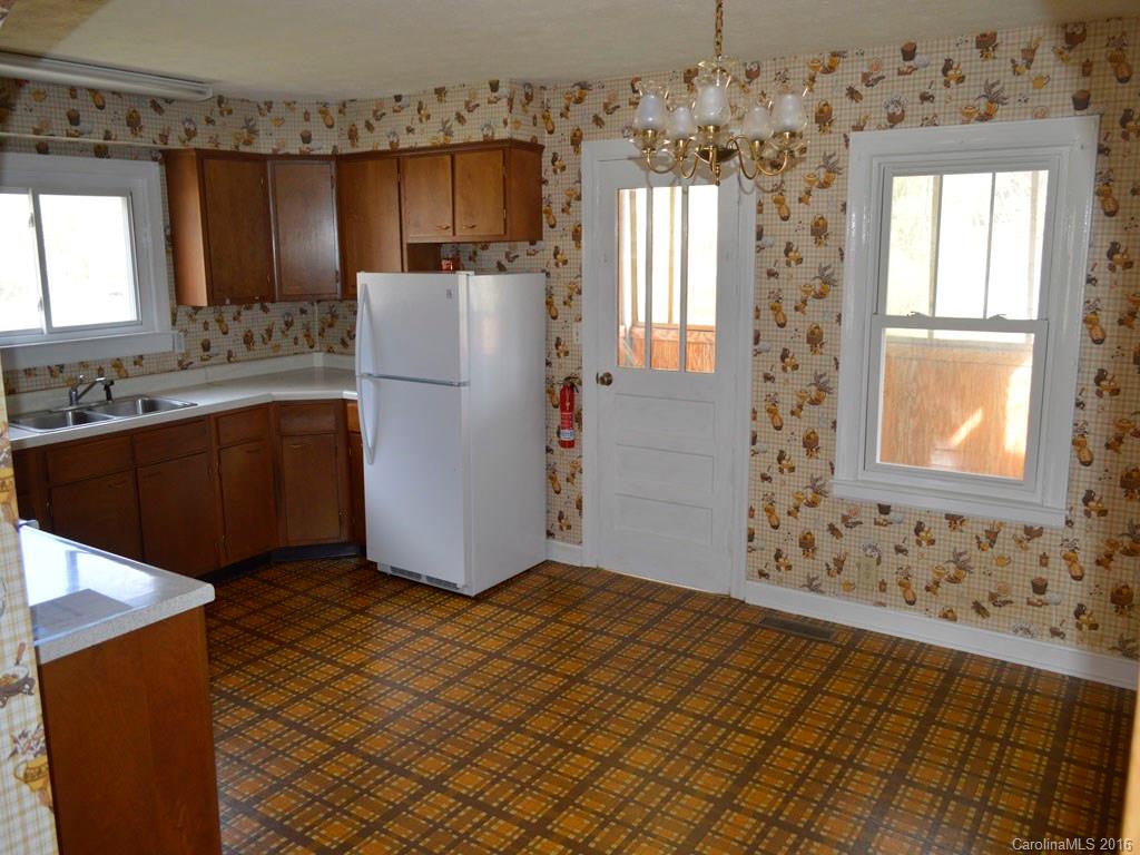 422 Village Road Fairview, NC 28730 - Photo 3 of 14 Gallery Image 3