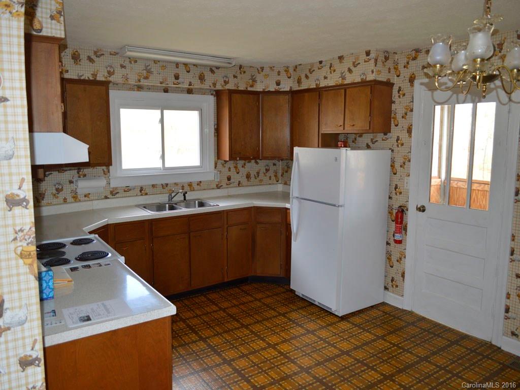 422 Village Road Fairview, NC 28730 - Photo 4 of 14 Gallery Image 4