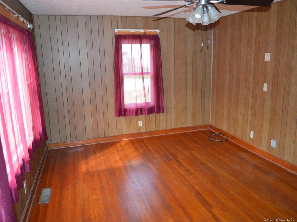 422 Village Road Fairview, NC 28730 - Photo 5 of 14 Gallery Image 5