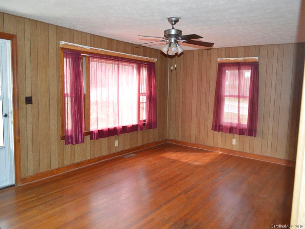 422 Village Road Fairview, NC 28730 - Photo 6 of 14 Gallery Image 6