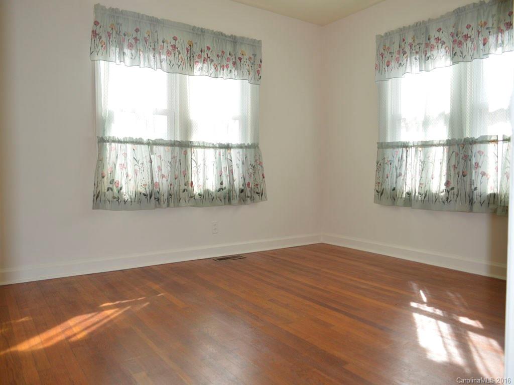 422 Village Road Fairview, NC 28730 - Photo 7 of 14 Gallery Image 7