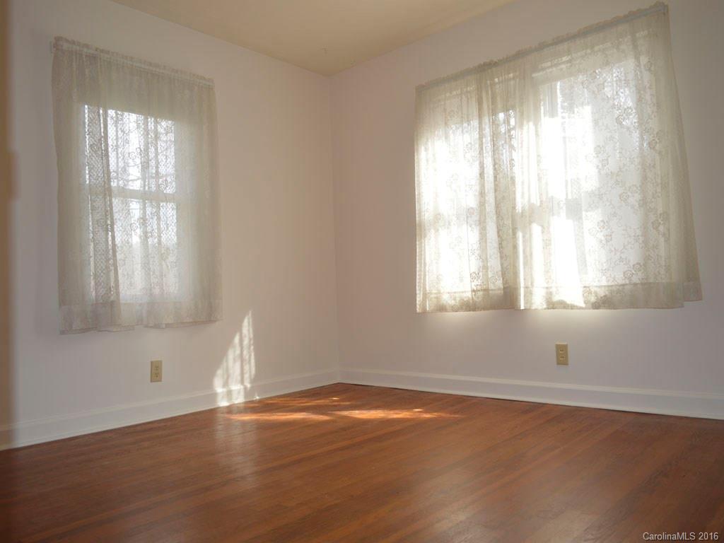 422 Village Road Fairview, NC 28730 - Photo 8 of 14 Gallery Image 8