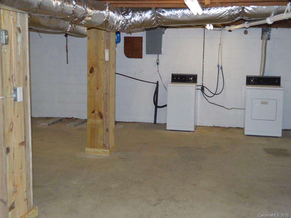 422 Village Road Fairview, NC 28730 - Photo 10 of 14 Gallery Image 10