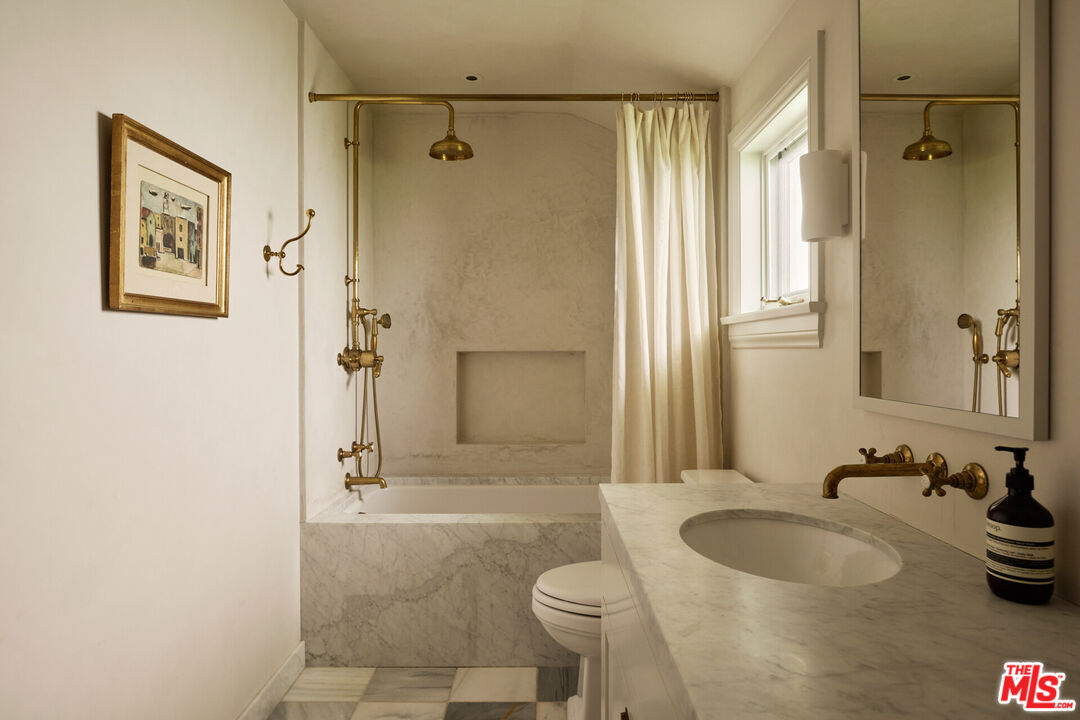 239 West Channel Road Santa Monica, CA 90402 - Photo 24 of 34
