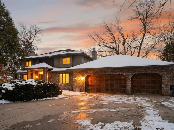 $669,500 | 4230 North Juniper Drive, Janesville, WI 53545