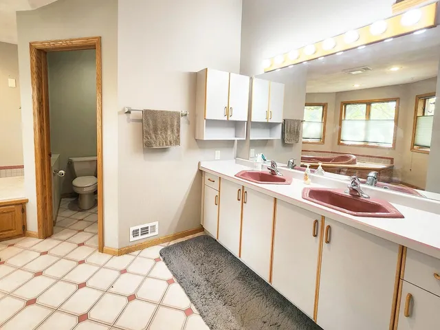 $679,900 | 4230 North Juniper Drive, Janesville, WI 53545