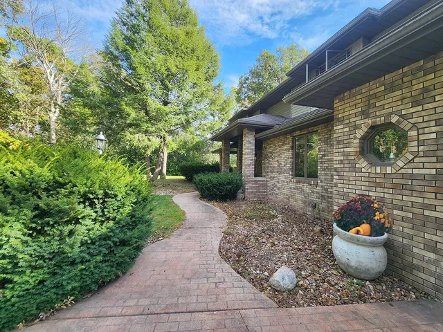 $679,900 | 4230 North Juniper Drive, Janesville, WI 53545