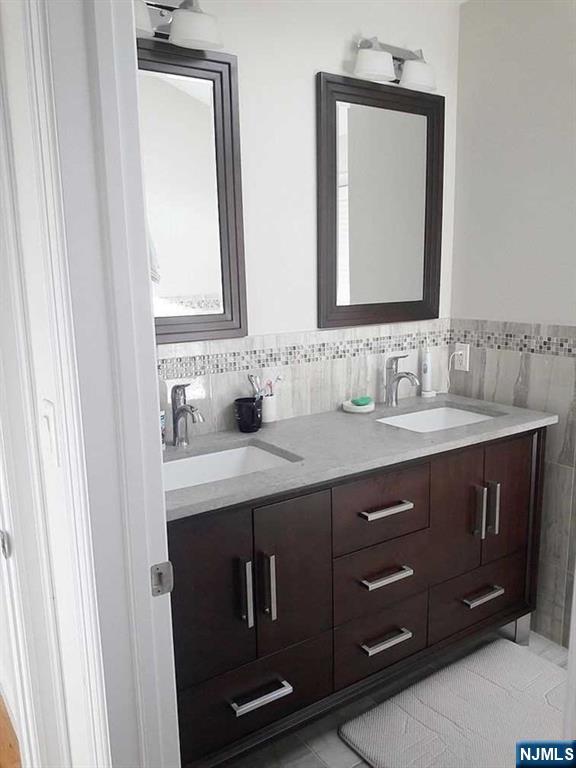 358 Tom Hunter Road Fort Lee, NJ 07024 - Photo 9 of 14