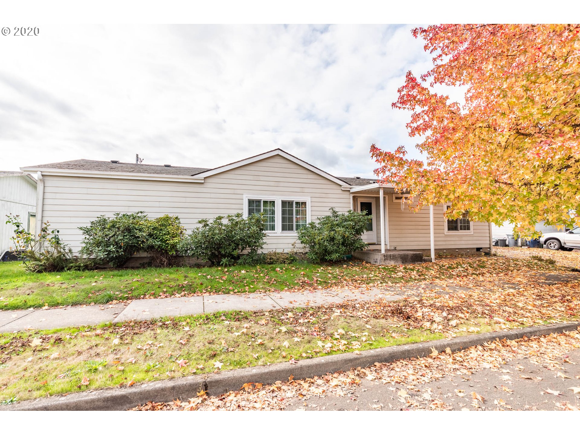 1055 T Street Springfield, OR 97477 - Photo 2 of 21