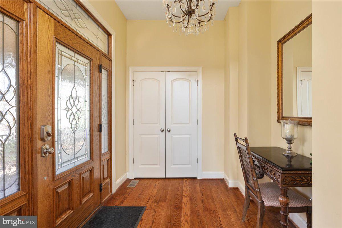 1406 Panhandle Road Bentonville, VA 22610 - Photo 3 of 118 Foyer