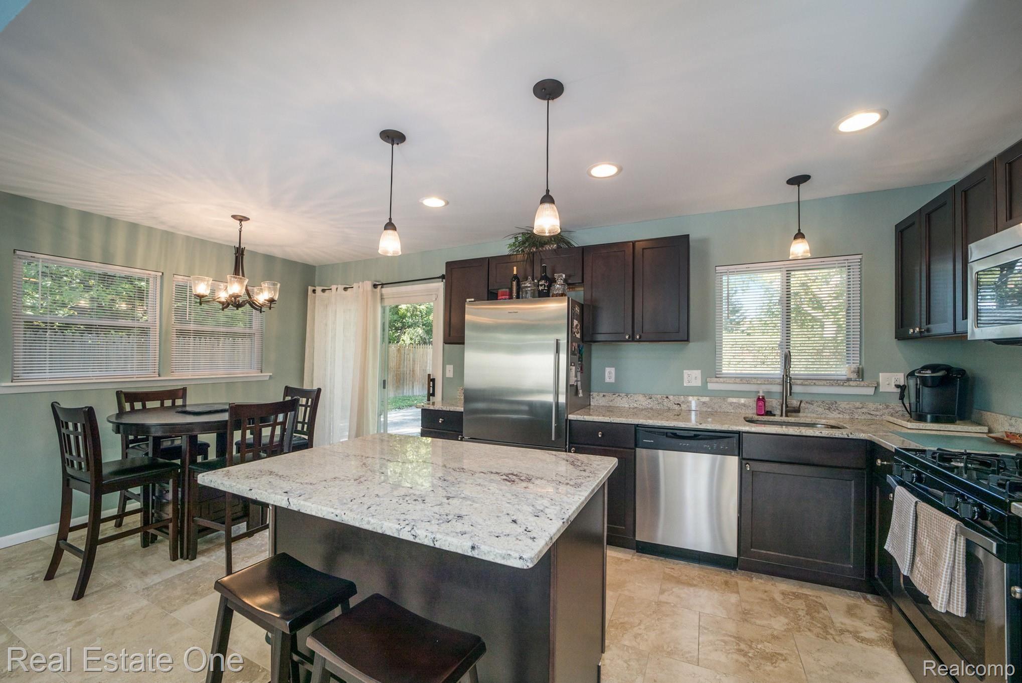 2922 Starr Road Royal Oak, MI 48073 - Photo 8 of 23 017A0738.jpg