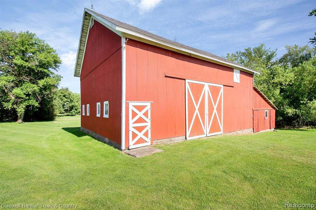 6457 Layton Road Fowlerville, MI 48836 - Photo 26 of 36