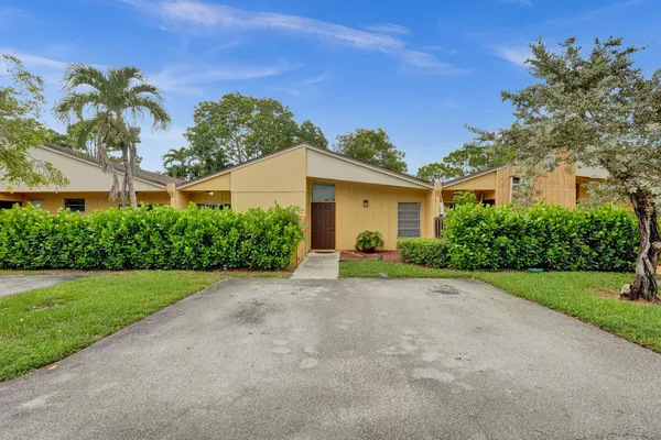 $2,800 | 11731 Timbers Way, Boca Raton, FL 33428