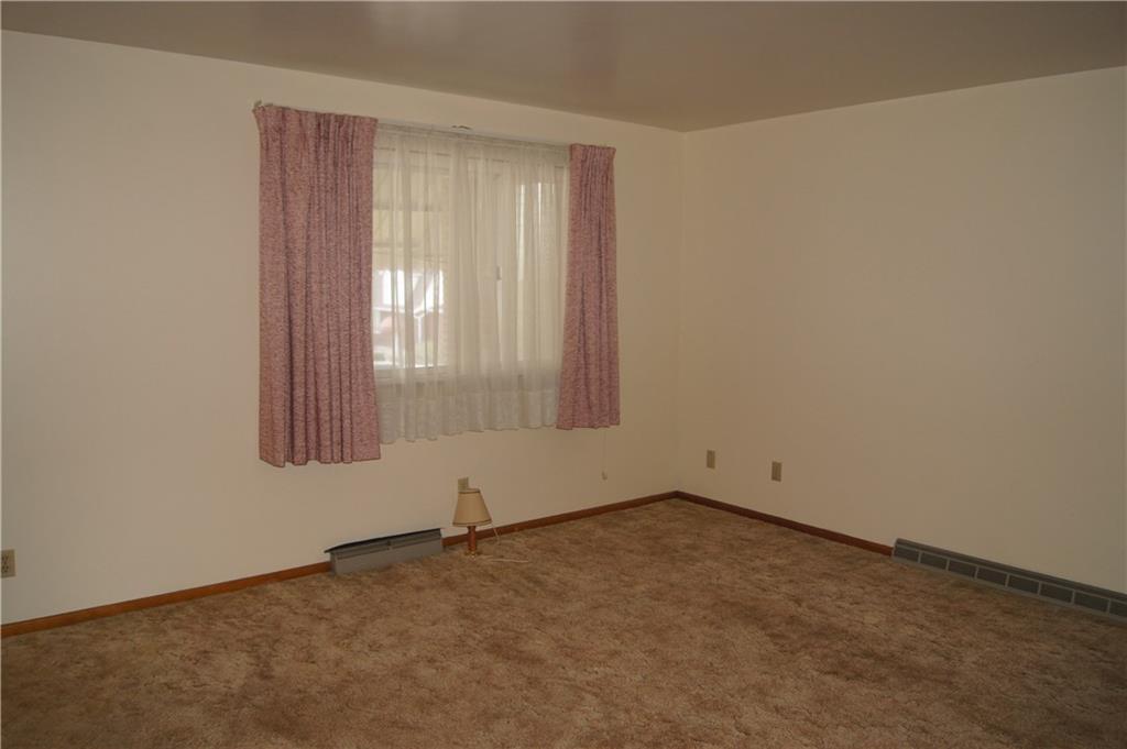 532 Longfellow Street Vandergrift, PA 15690 - Photo 3 of 25 Gallery Image 3