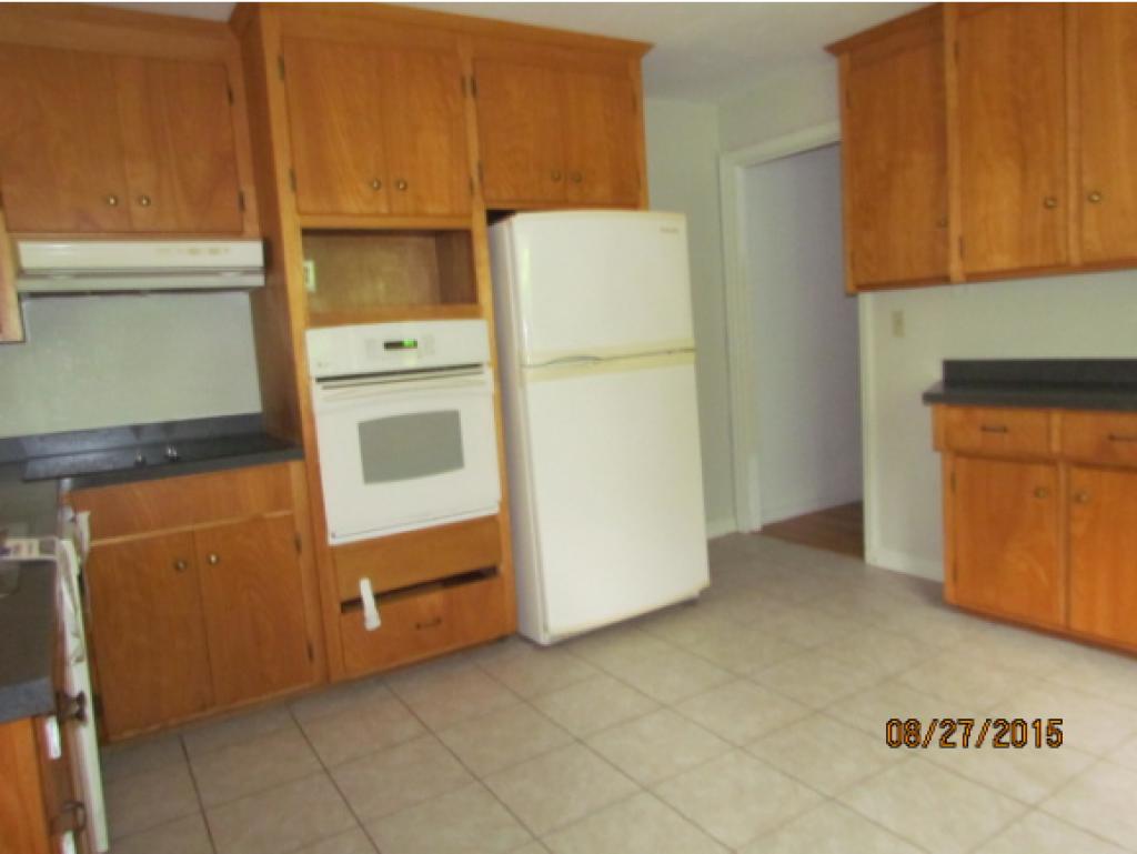 106 North Acres Road Manchester, NH 03104 - Photo 2 of 14 Gallery Image 2