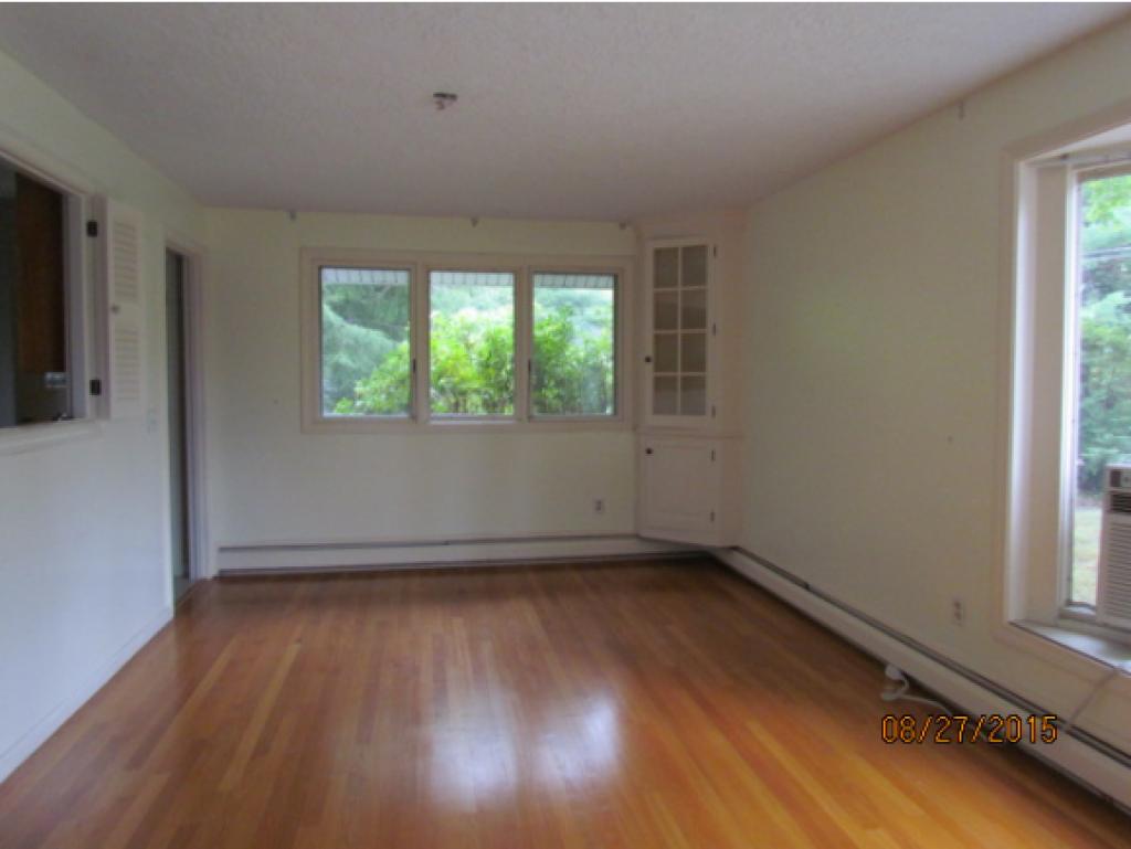 106 North Acres Road Manchester, NH 03104 - Photo 3 of 14 Gallery Image 3