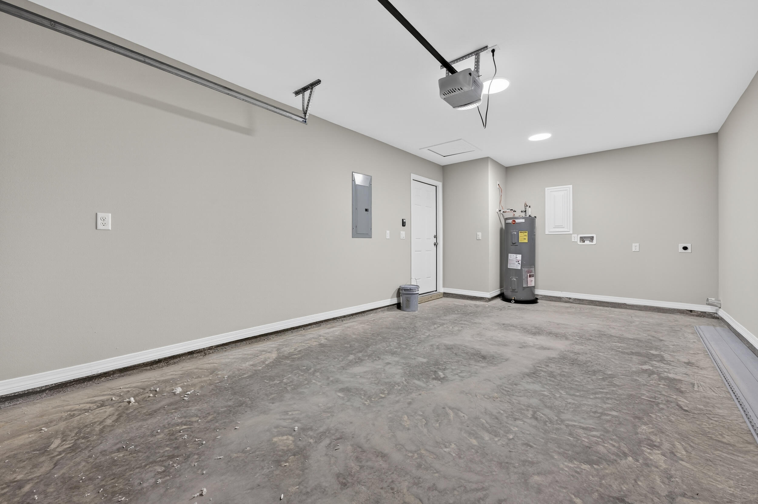 5325 B Kervin Road Crestview, FL 32539 - Photo 36 of 44 a view of an empty room