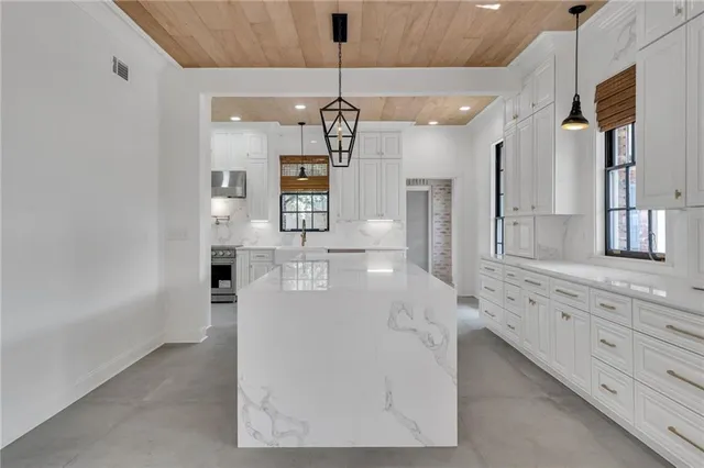 $1,140,000 | 5468 Dayna Court, New Orleans, LA 70124